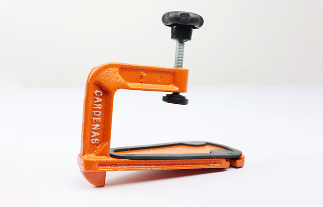 Fixador de mesa para máquina de botton: agilidade e precisão na produção